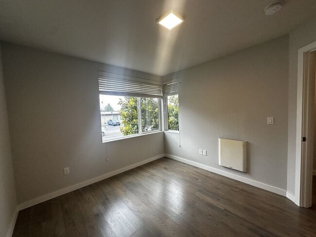 Building Photo - Modern 3-Bed Townhome in Prime Ravenna Loc...