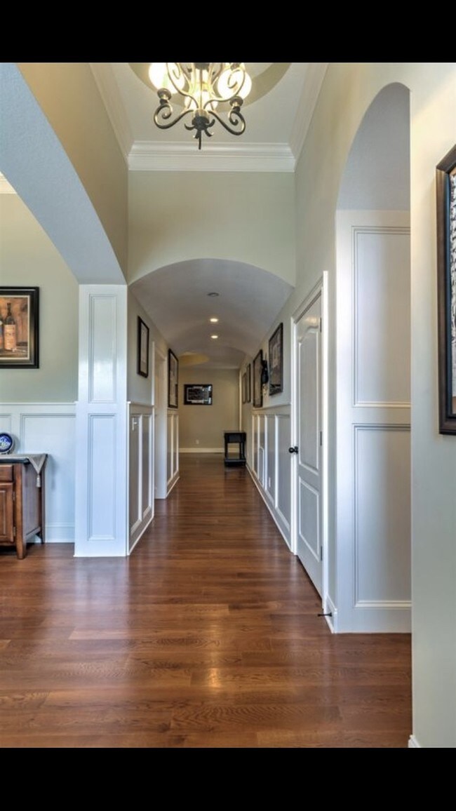 Building Photo - Beautiful executive home