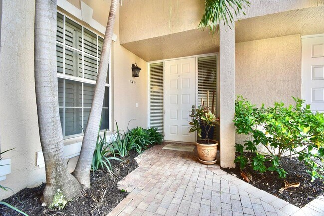 Building Photo - 6568 Villa Sonrisa Dr