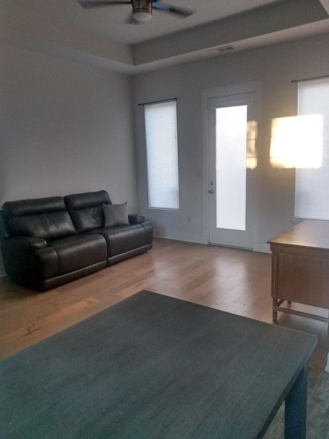 Building Photo - 761 Pearl Cove