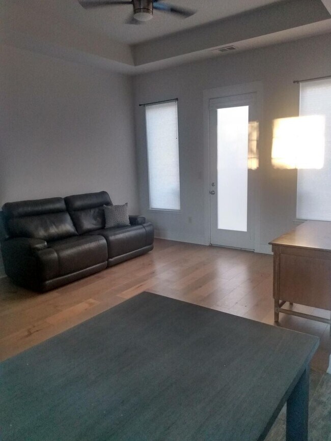 Foto del edificio - 761 Pearl Cove