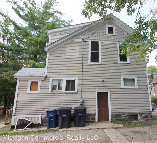 Building Photo - 507 Elm St