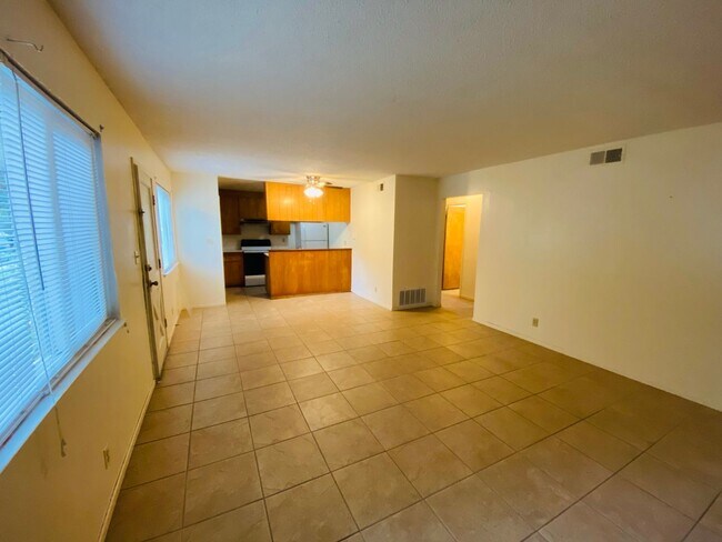 Foto del edificio - Cozy Condo in Folsom Estates