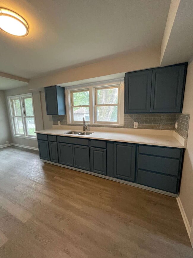 Building Photo - Spacious 5-bed house in Gary!
