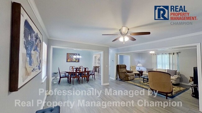 Building Photo - Spacious and Beautifully Updated 3 BD/2 BA Home on Large Lot