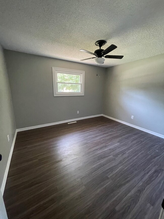 Dormitorio 1 - 3052 S Franklin Ave