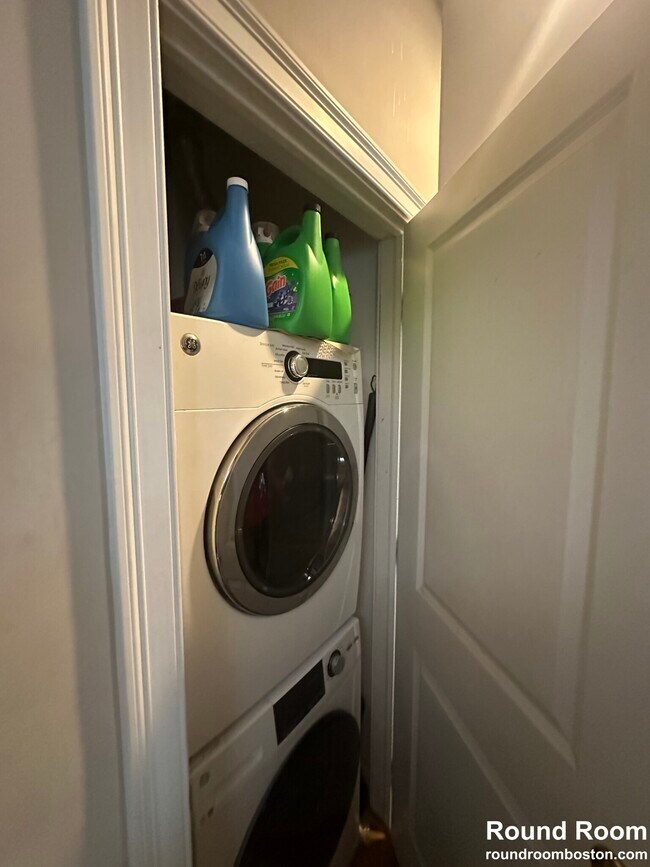 Building Photo - 171 Walnut St