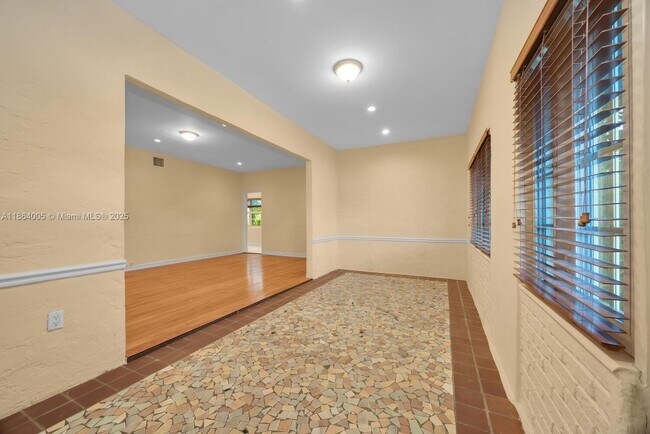 Building Photo - 46 Montilla Ave