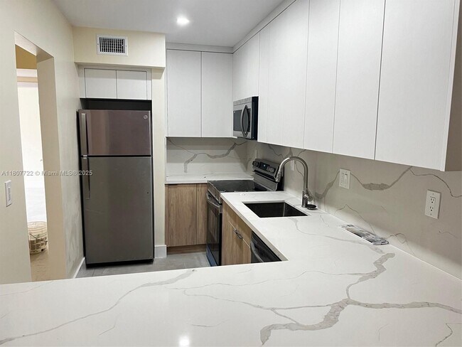 Foto del edificio - 7959 SW 104th St