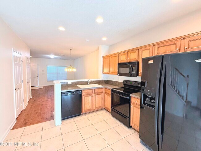 Building Photo - 8106 Summer Cove Ct