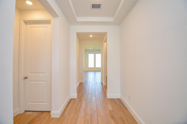 Building Photo - 7010 Glennwick Grv Ln
