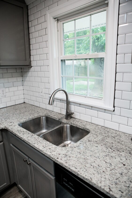 Foto principal - 3006 Hillsboro Rd SW