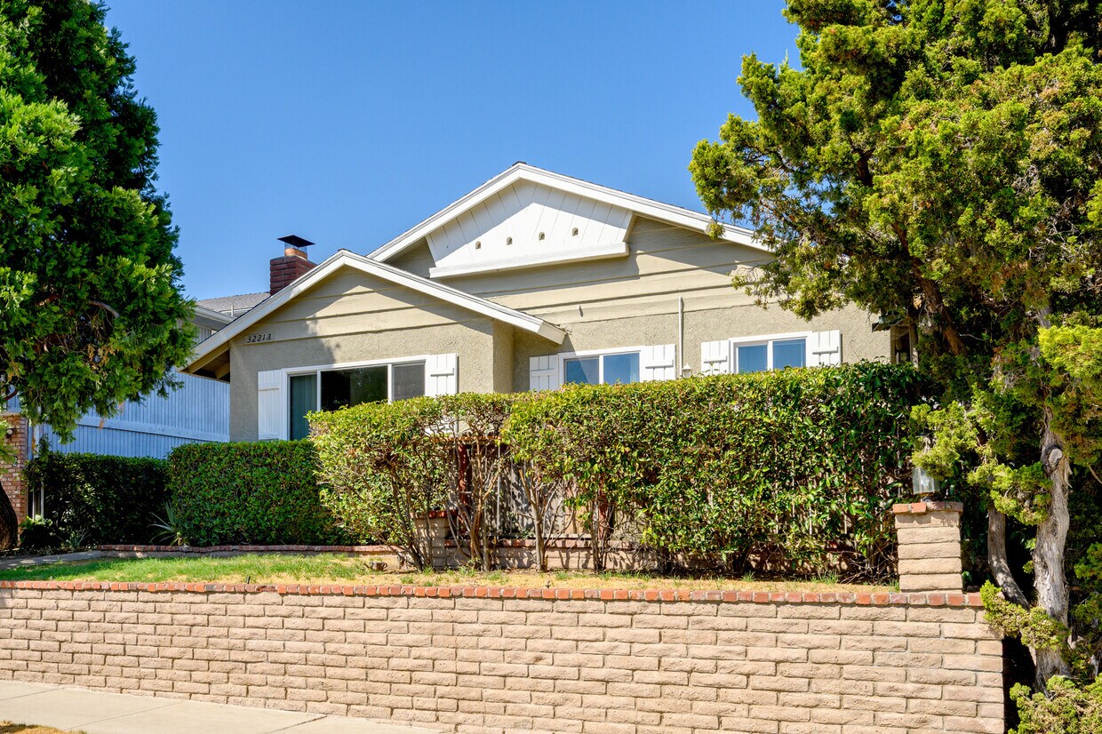 Foto principal - 3221 Fairesta St