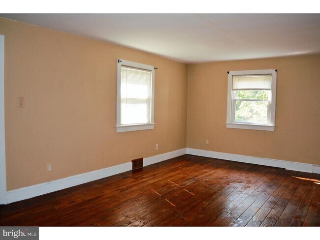 Building Photo - 489 Taylor Rd