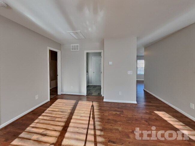 Foto del edificio - 30 Gold Rush Ct