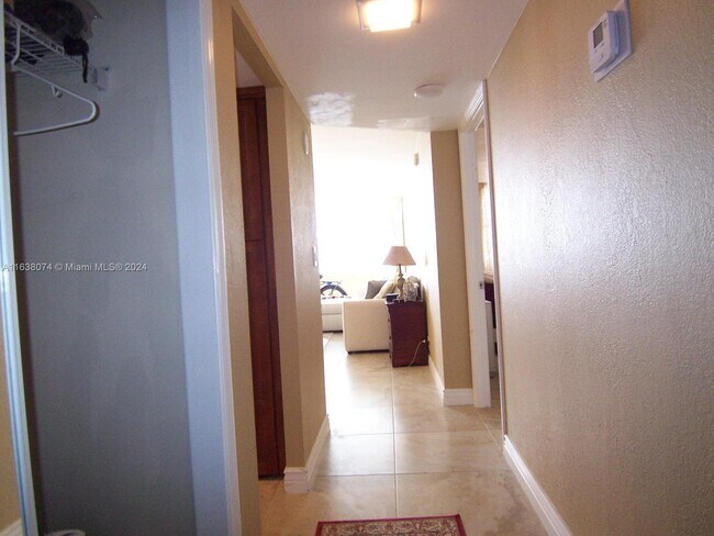 Foto del edificio - 6039 Collins Ave