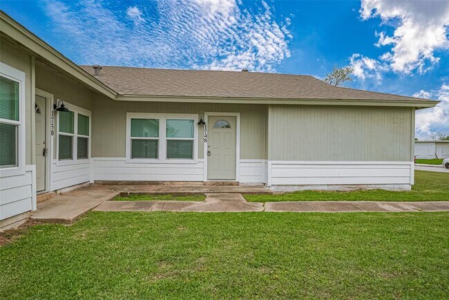 Foto del edificio - 1748 Lynn Ln