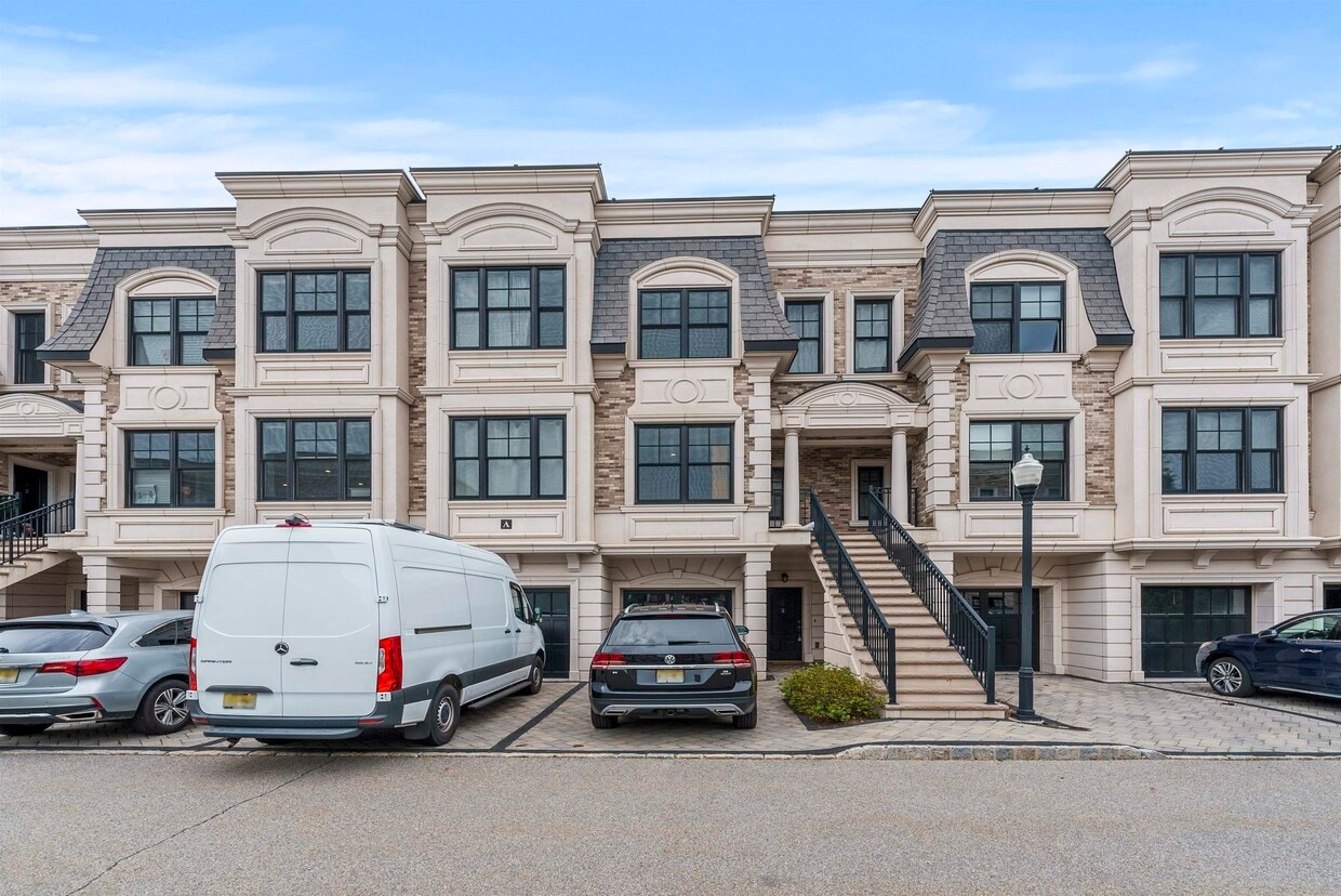 5 Marquis Ct, Edgewater, NJ 07020 Condo for Rent in Edgewater, NJ