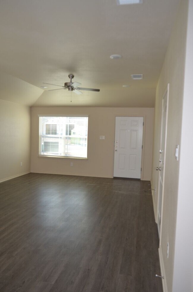 Foto del edificio - 1713 Clovis Dr