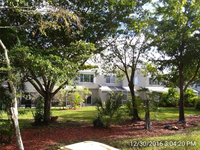 Building Photo - 7850 Sanibel Dr