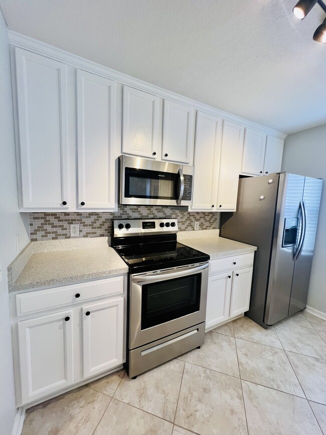 Building Photo - 3857 Island Way