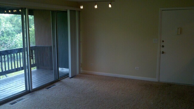 Building Photo - 5532 E Lake Dr