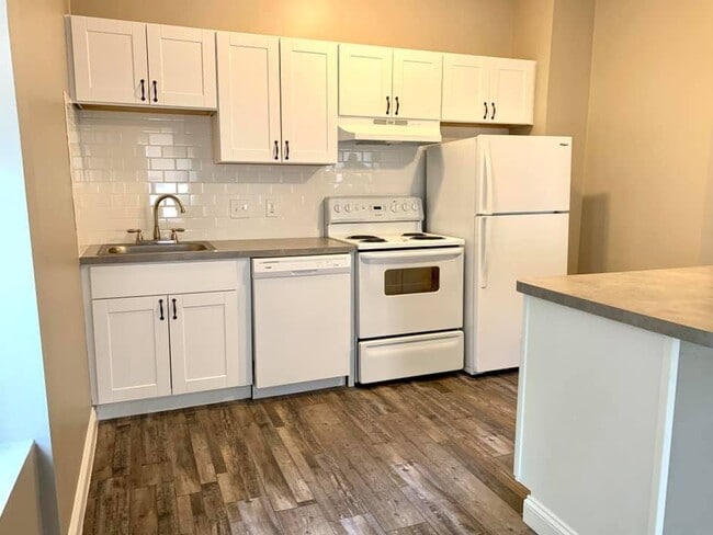 Photo - 1862 Beacon St Apartment