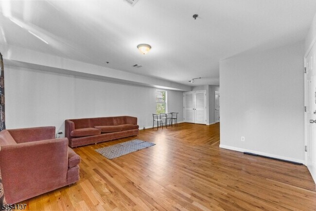 Foto del edificio - 448 S 13th St