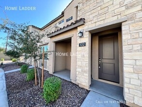 Building Photo - 779 E Doral Ave