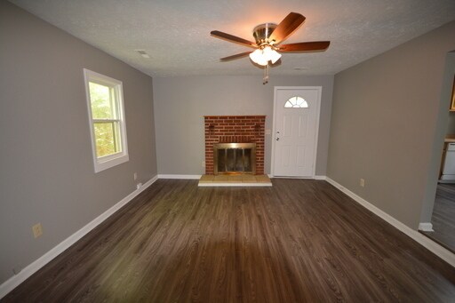 Foto del edificio - SUPER CUTE 2 BEDROOM 1 BATH BUNGALOW HOME!