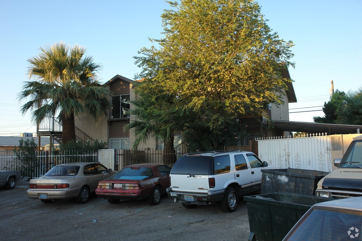 Primary Photo - 2721 Menlo Square Dr