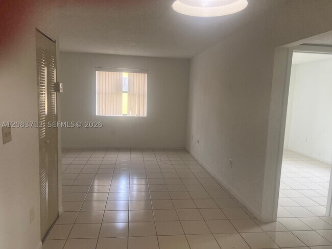Foto del edificio - 560 NW 114th Ave