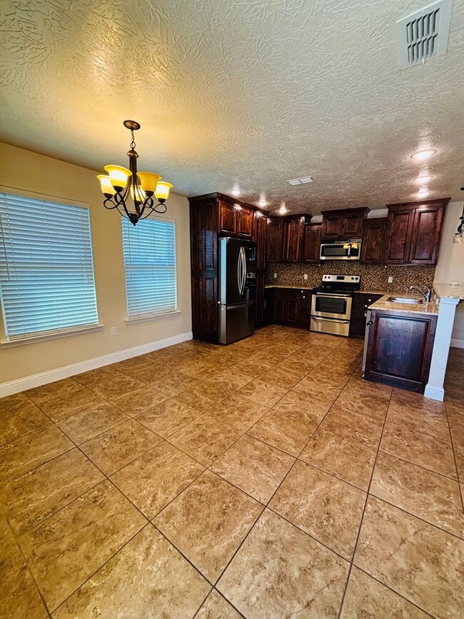 Building Photo - 505 Almond Tree Ln