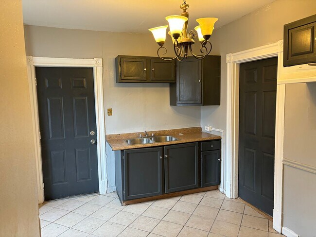 Foto del edificio - COMING SOON ! 2 STORY - Large 3 Bedroom 1 Bath Home 2 Story