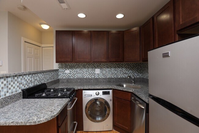 Foto del edificio - 562 W Arlington Pl