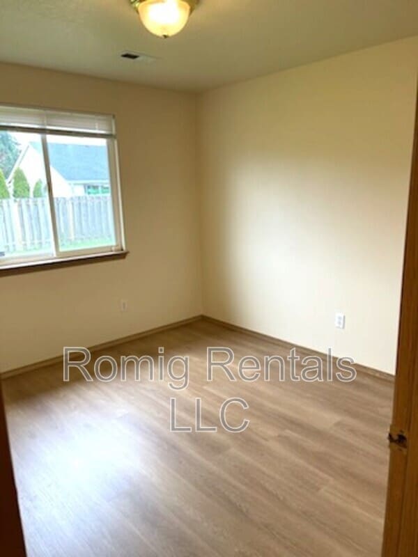 Building Photo - 15923 NE 90th St