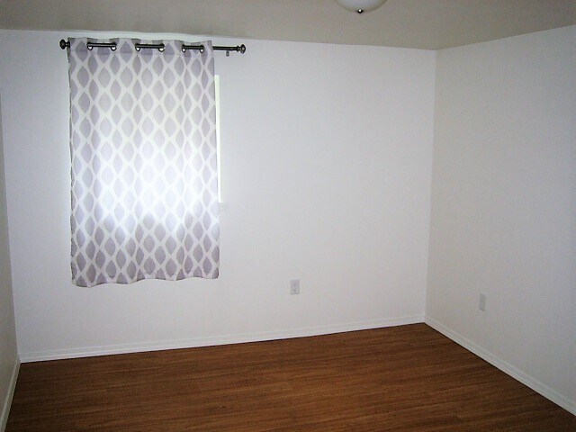 Building Photo - Large 2,200 sq ft Home w/ Finished Basemen...