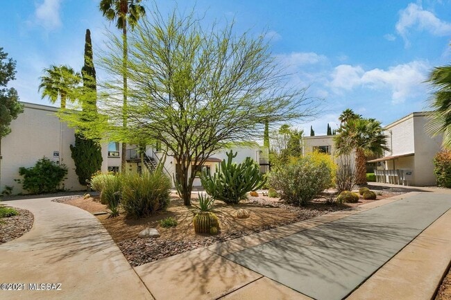 Building Photo - 8450 E Old Spanish Trail