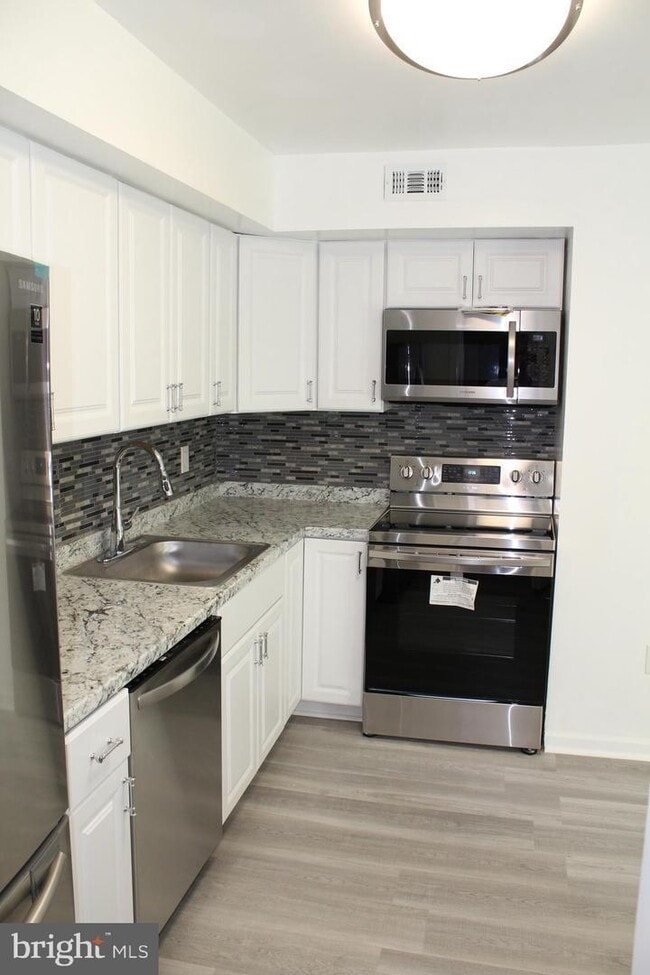 Foto del edificio - 201 Continental Dr