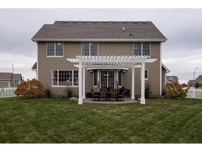 Building Photo - 212 SW Oakmont Dr