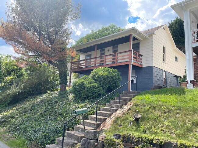 Building Photo - 3521 Leona Ave