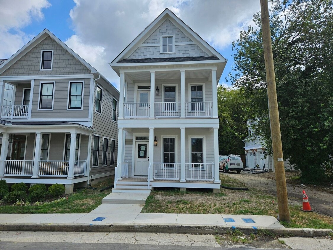 Photo - 961 Pink Street