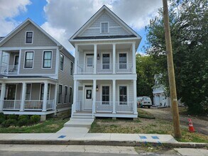 Building Photo - 961 Pink St