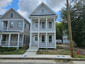 Building Photo - 961 Pink St