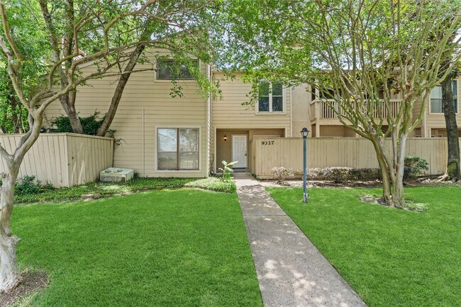 Foto del edificio - 9327 Pagewood Ln