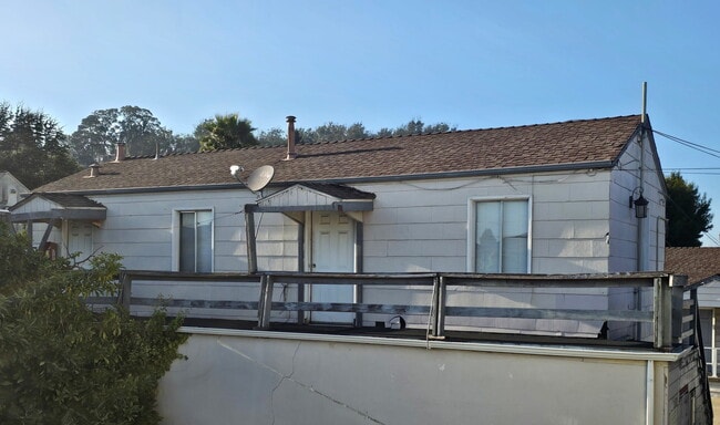 Building Photo - 836 Adams St