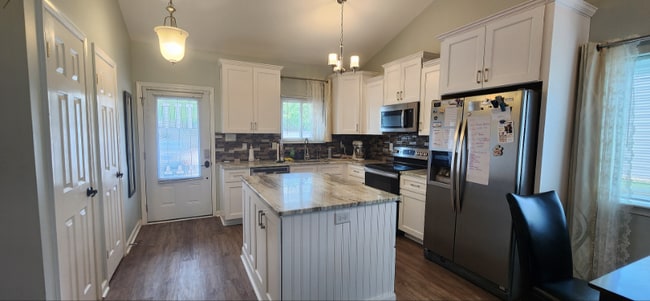 Building Photo - 3708 San Pablo Dr