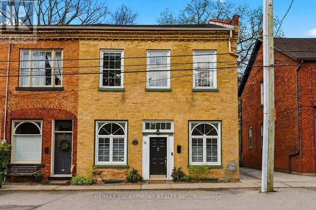 Building Photo - 16 Hatt St