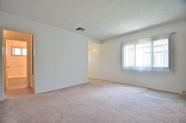 Building Photo - 1633 E Maple Ave