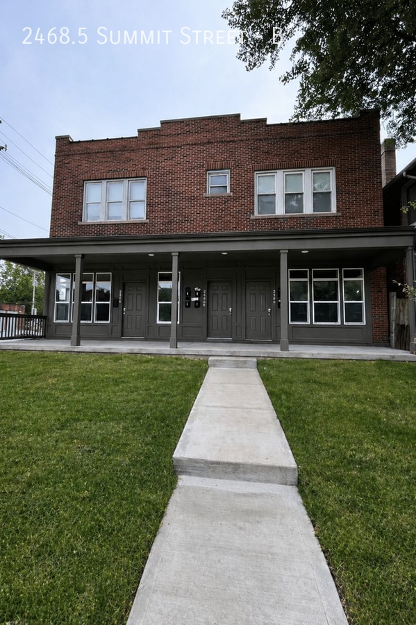 Building Photo - 2468.5 Summit St